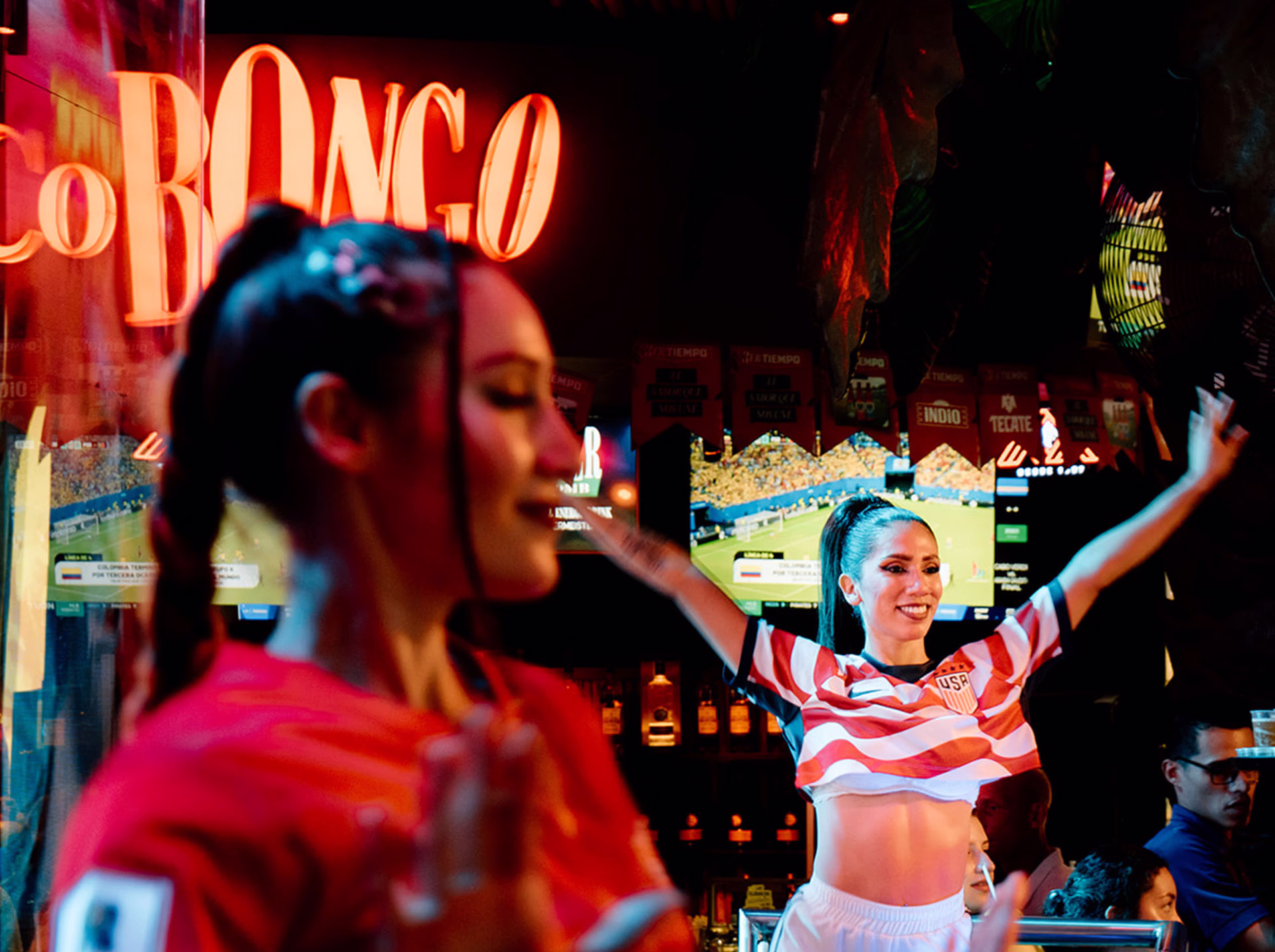 ¡Deportes de día, fiesta de noche! show at Bongo Bar Cancun